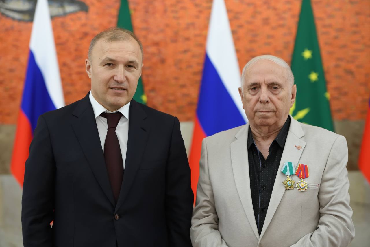 Государственные награды выдающимся землякам.