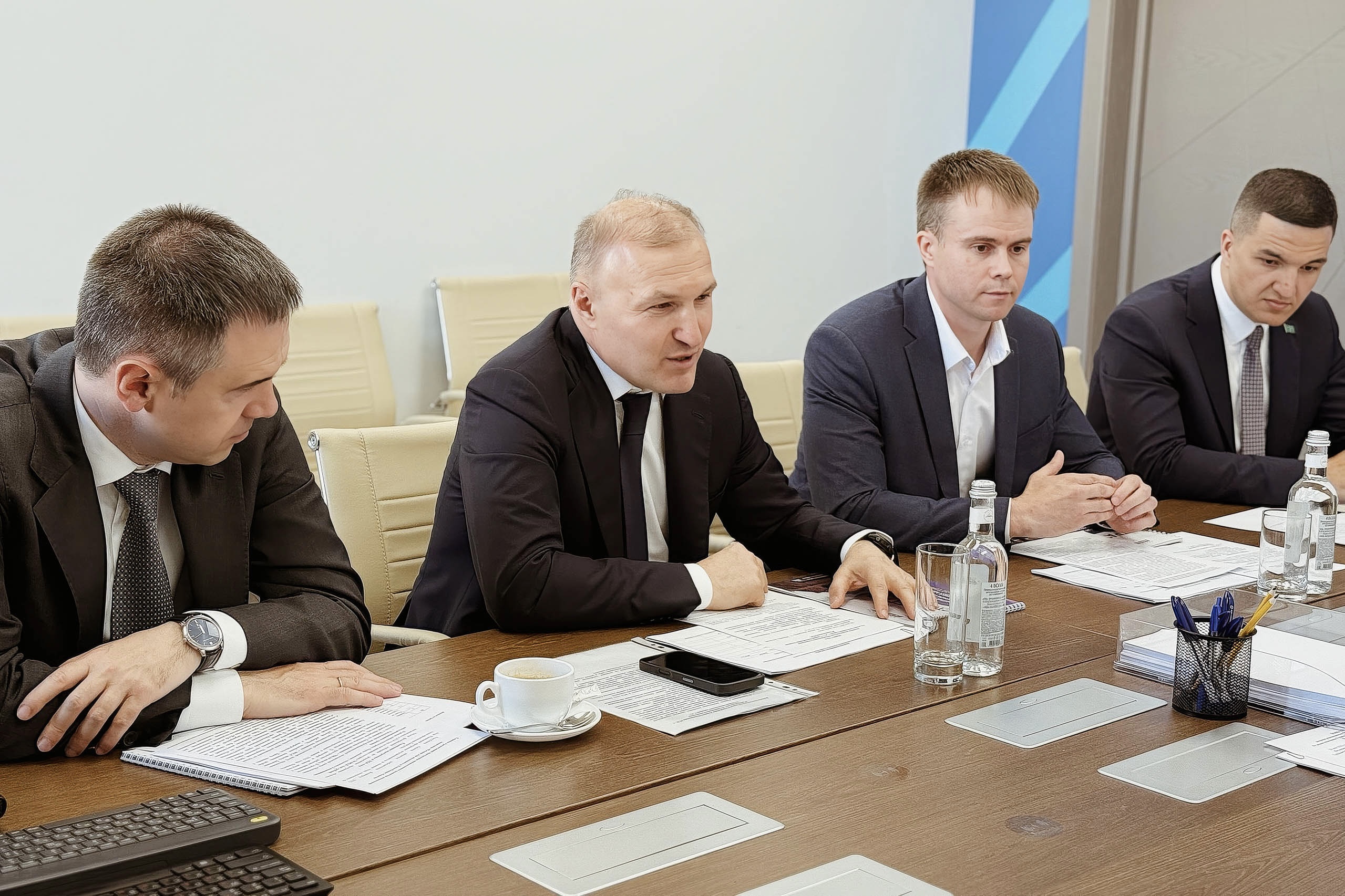 Глава Адыгеи Мурат Кумпилов встретился с руководителем Росмолодёжи Григорием Гуровым.