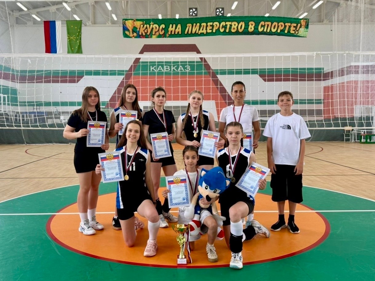 В районе прошел турнир по волейболу.