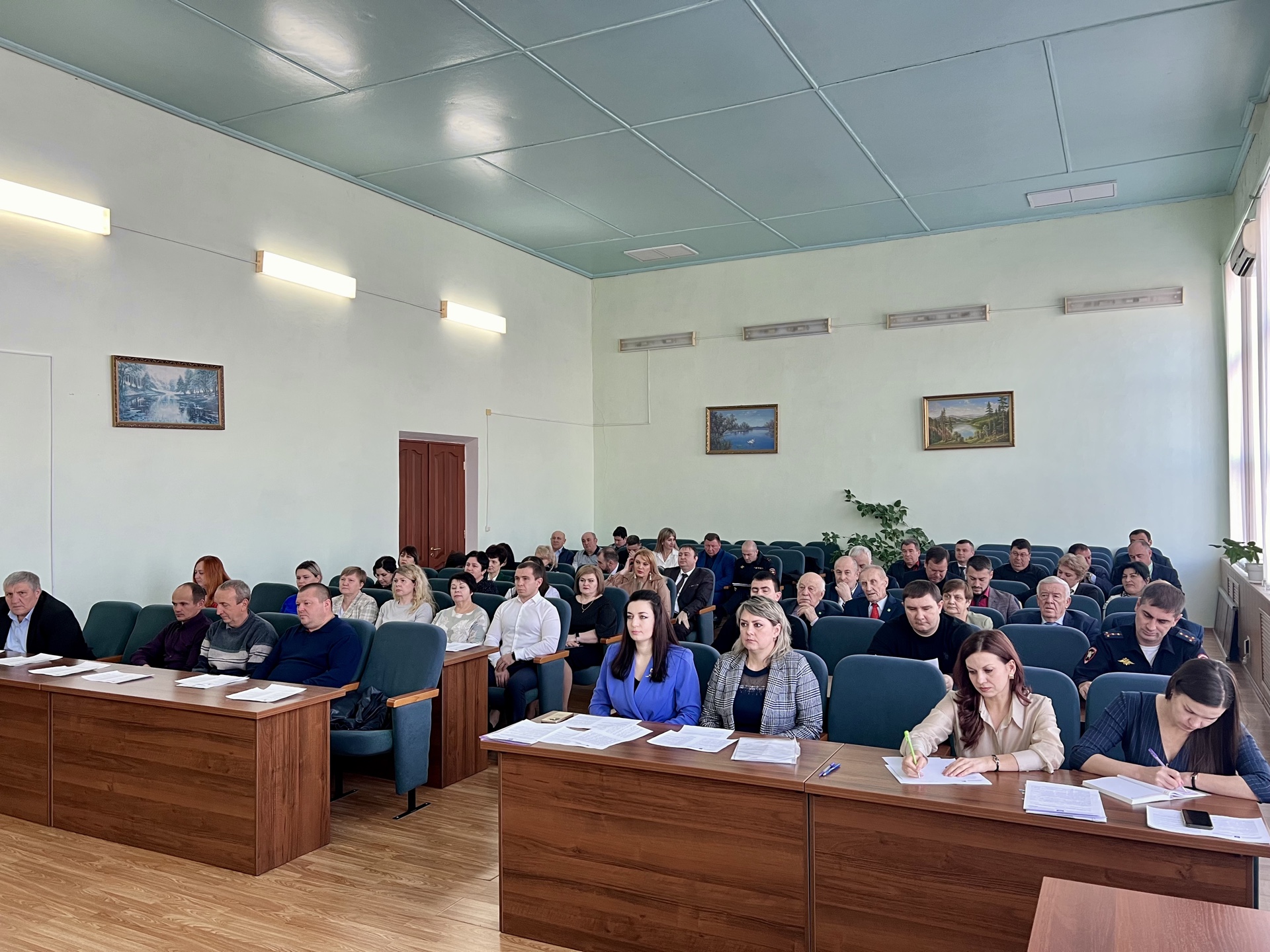 Заседание Совета народных депутатов.